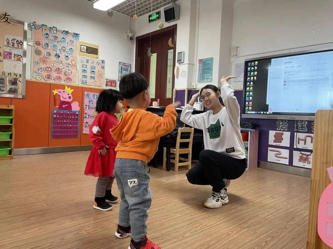 幼儿早教中心热身活动