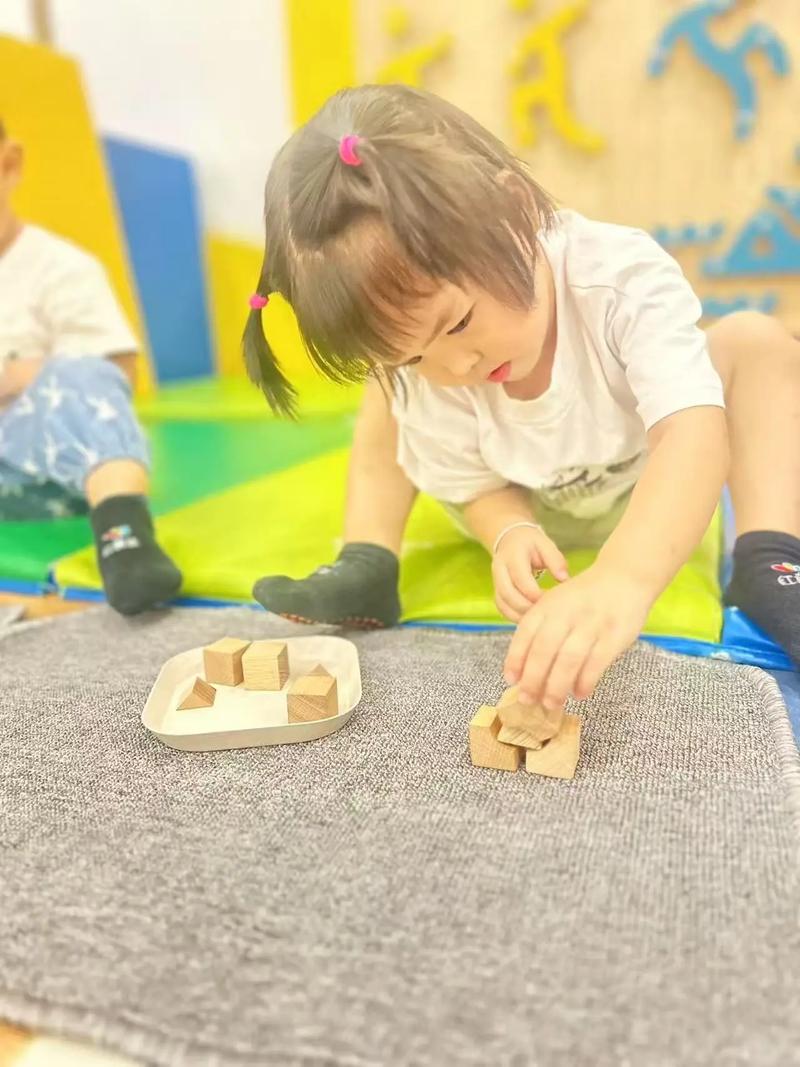 红黄蓝早教12月宝宝