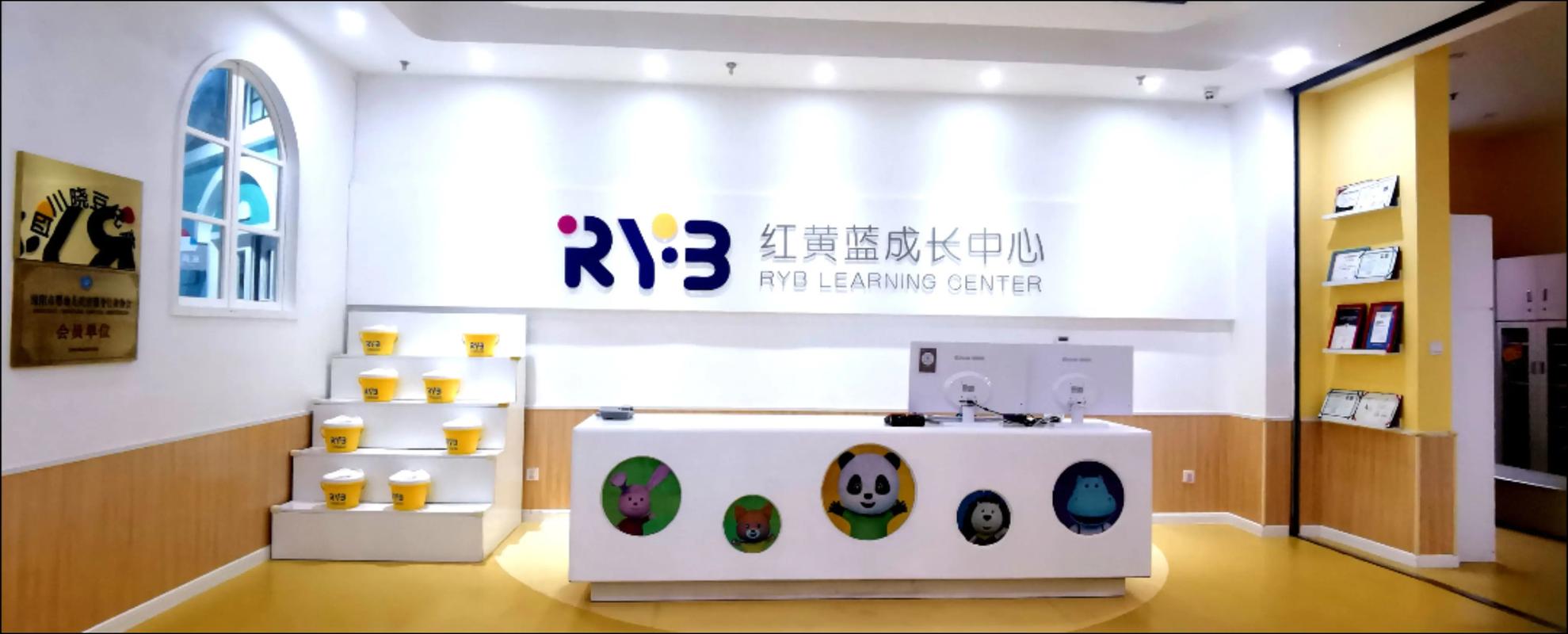 红黄蓝早教要家长互动