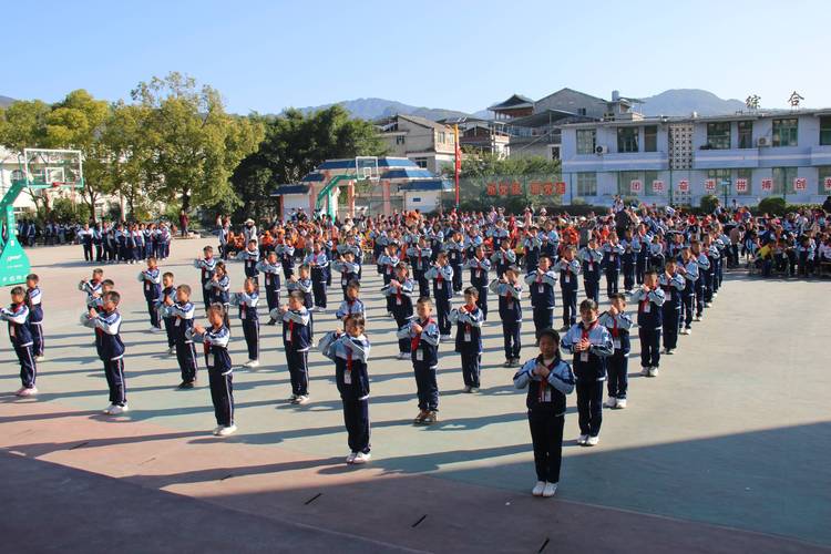小学生武术体操旭日东升