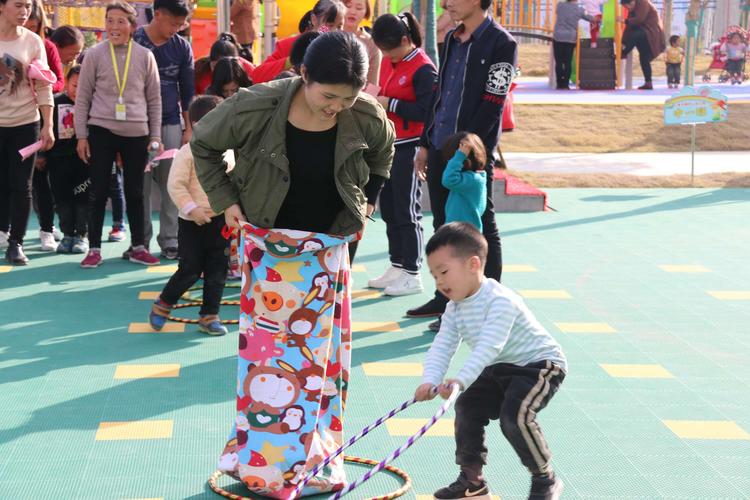 户外早教幼儿亲子游戏