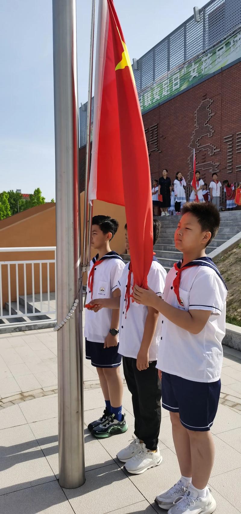 升旗仪式初中消息100