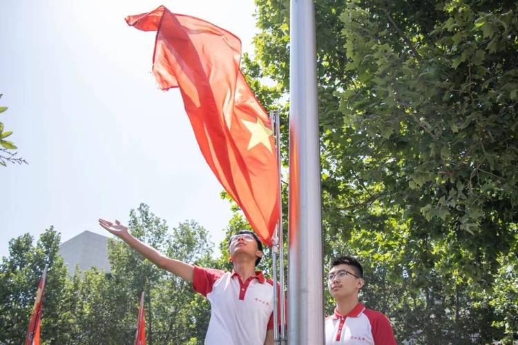 升旗仪式初中消息100