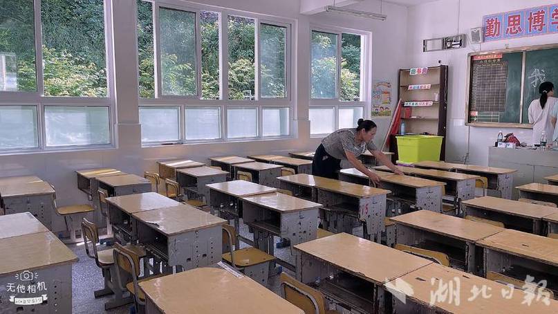 恩施市龙凤镇中心小学