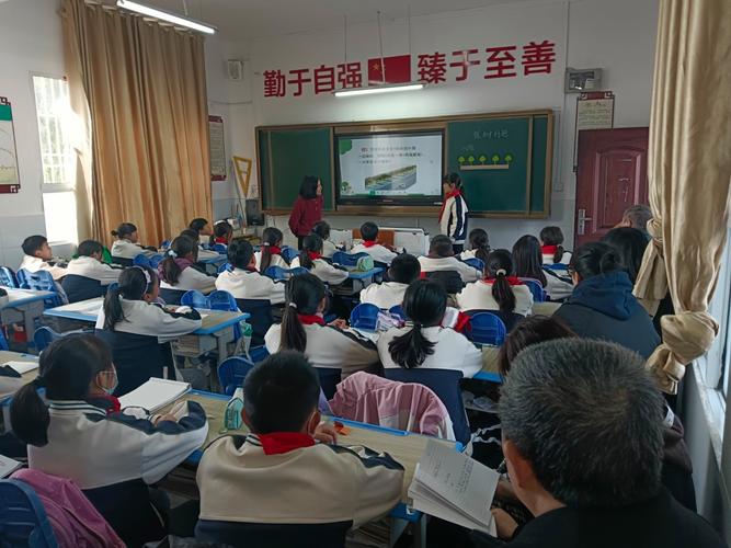 恩施市龙凤镇中心小学
