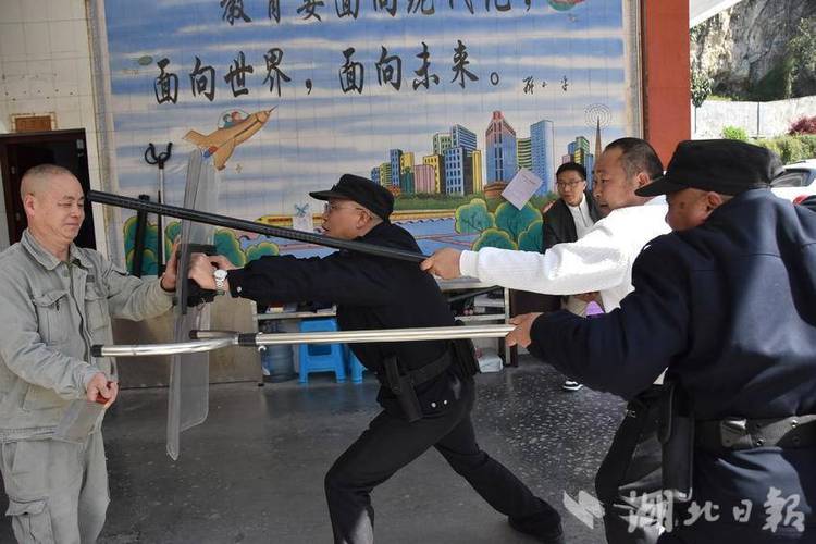 恩施市龙凤镇中心小学