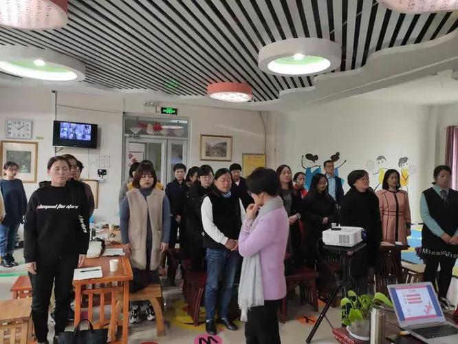 早教班老师教普通话吗