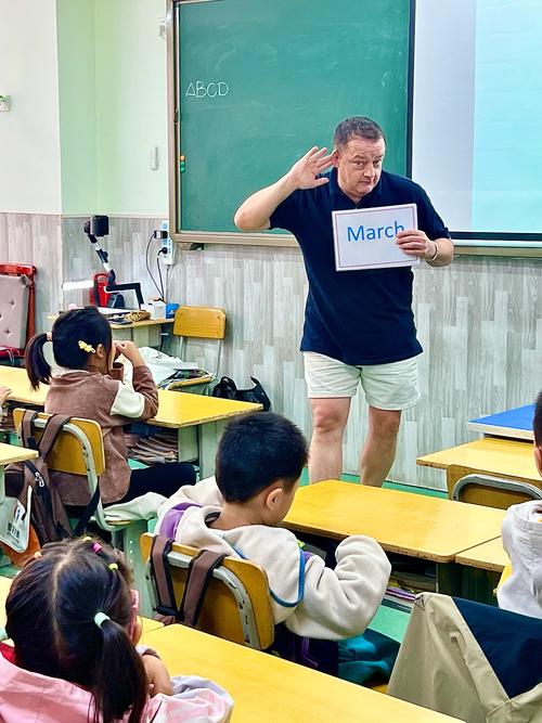 外教和中国老师对早教