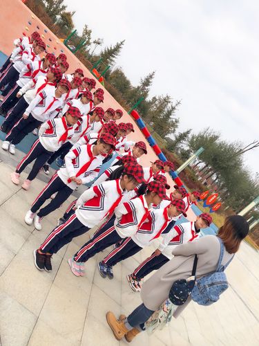 呼和浩特市东风路小学